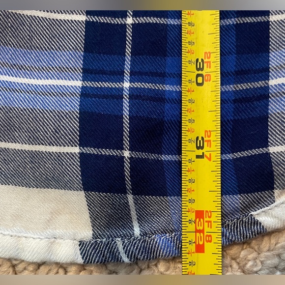 EUC. Women’s Kenneth Cole Blue&White Plaid Shirt. Size L. Button Front. Tab Slvs - Picture 6 of 7